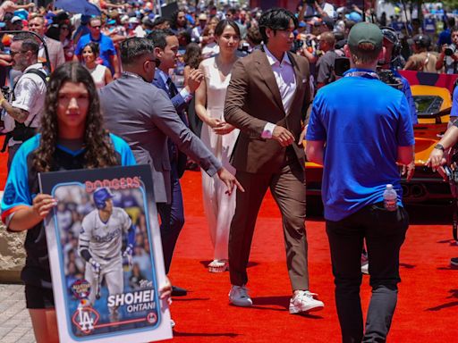 Texas heat: It was 99 degrees outside when All-Star Game started, this time there was a roof