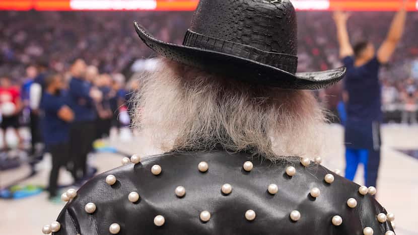 DFW Airport weather delays affecting everyone — even NBA superfan Jimmy Goldstein