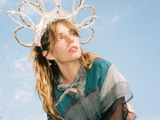 On Maya Hawke’s New Folk-Pop Album, ‘Chaos Angel,’ She Embraces Musical Drama She Once Rejected as ‘Actorly...