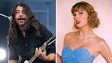 Dave Grohl, do Foo Fighters, alfineta Taylor Swift: 'Tocamos de verdade ao vivo'; assista