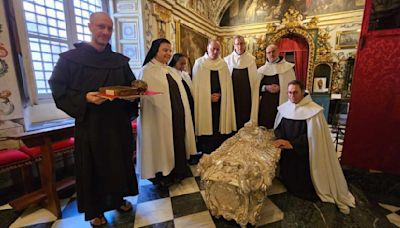 Santa Teresa de Jesús: 442 años después, su cuerpo sigue incorrupto