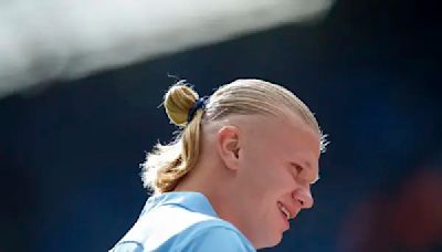 Manchester City’s First-Team present wreath to Erling Haaland family following passing of family friend