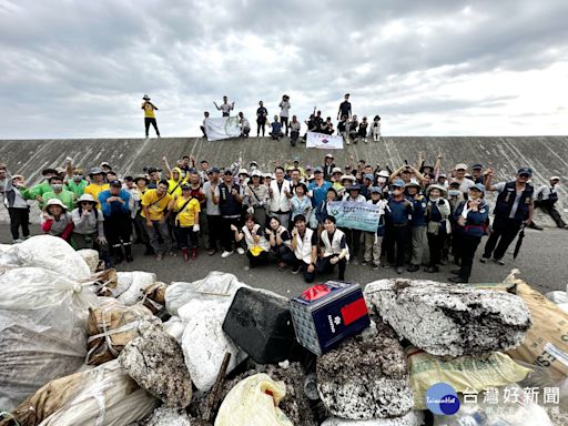 陸蟹保育聯盟城西家園清淨活動 近200人參加清出2500公斤垃圾