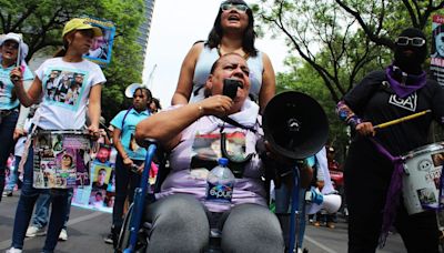 Crónica: La marcha de las madres que no pueden abrazar a sus hijos este 10 de mayo