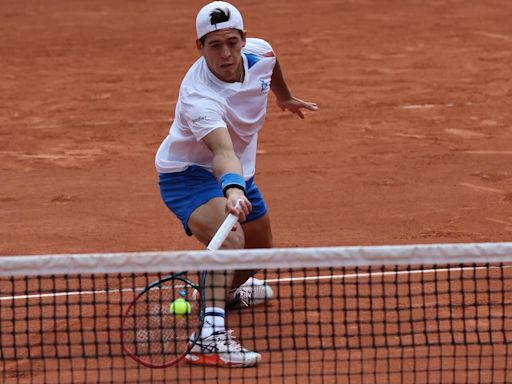Sebastián Báez desperdició una ventaja de dos sets a cero y perdió en la segunda ronda de Roland Garros