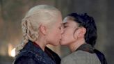 El beso lésbico de Rhaenyra y Mysaria en La Casa del Dragón "no estaba previsto": "Fue algo orgánico"