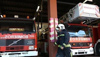 El incendio de una nave agrícola en Santaella obliga a desalojar otras colindantes