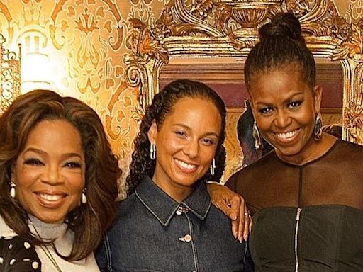 Alicia Keys é tietada por Oprah Winfrey e Michelle Obama em estreia na Broadway