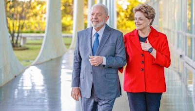 Ex-presidente Dilma Rousseff volta ao Palácio da Alvorada pela primeira vez após o impeachment