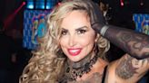 Com 6 litros de silicone, Sabrina Boing Boing precisa de colar cervical após curtir show