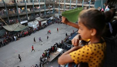 'Amamos la vida': futbolistas del norte de Gaza juegan al fútbol a pesar del hambre y la sed