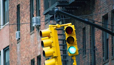 ¿Una luz blanca en los semáforos? La revolución que llegará a la señalización vial