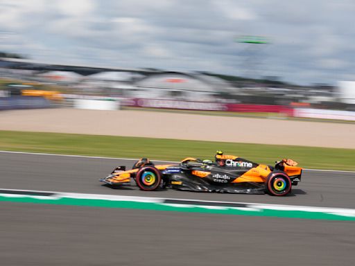 Norris genera esperanza de una victoria en casa en F1, tras dominar ambas prácticas