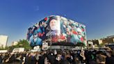 Multidão comparece ao funeral do presidente iraniano em Teerã | Mundo e Ciência | O Dia
