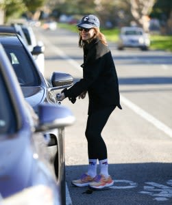 Jennifer Garner Keeps Wearing These Creamsicle-Colored Sneakers