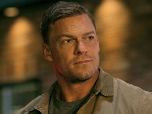 Alan Ritchson Drastically Switched Up His Look As Soon As Reacher Season 3 Wrapped, And We Have To ...