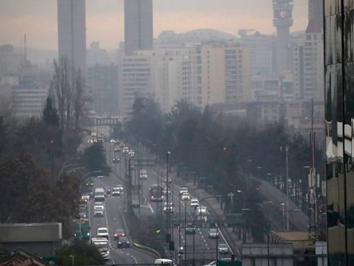 Restricción vehicular hoy, 8 de mayo: autos que no pueden circular en Santiago y calendario de todo el mes