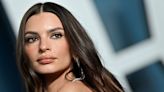 Ponerse un anillo de divorcio: cómo la traumática ruptura de Emily Ratajkowski revolucionó la joyería