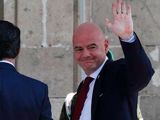 Felicita Gianni Infantino, presidente de FIFA a Sheinbaum