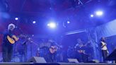 El espíritu de Víctor Jara revive en un multitudinario concierto homenaje en Barcelona