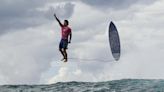 La mejor foto de los Juegos Olímpicos 2024: así se hizo la imagen de un surfista que se “para” en el aire | + Deportes