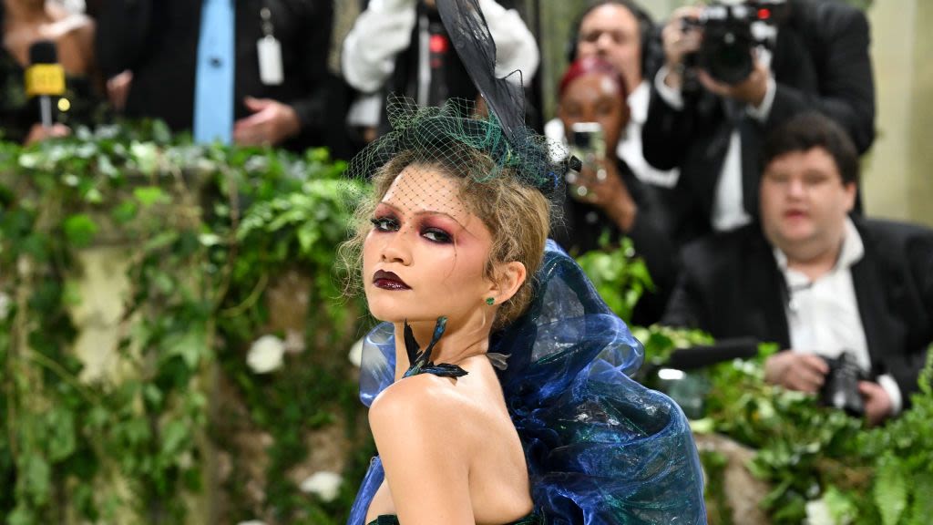 Zendaya Transforms Into Living Art in a Dramatic Maison Margiela Gown and Headpiece