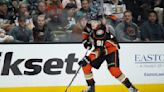 Leo Carlsson scores in an impressive NHL debut, but the Anaheim Ducks lose 3-2 to Dallas