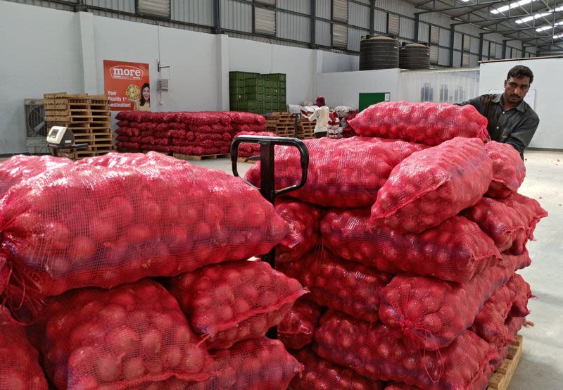 India imposes export duty of 40% on onions, exempts duty on bengal gram imports