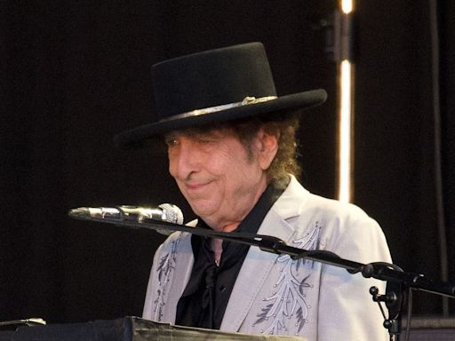 Bob Dylan announces UK tour including three nights at the Royal Albert Hall