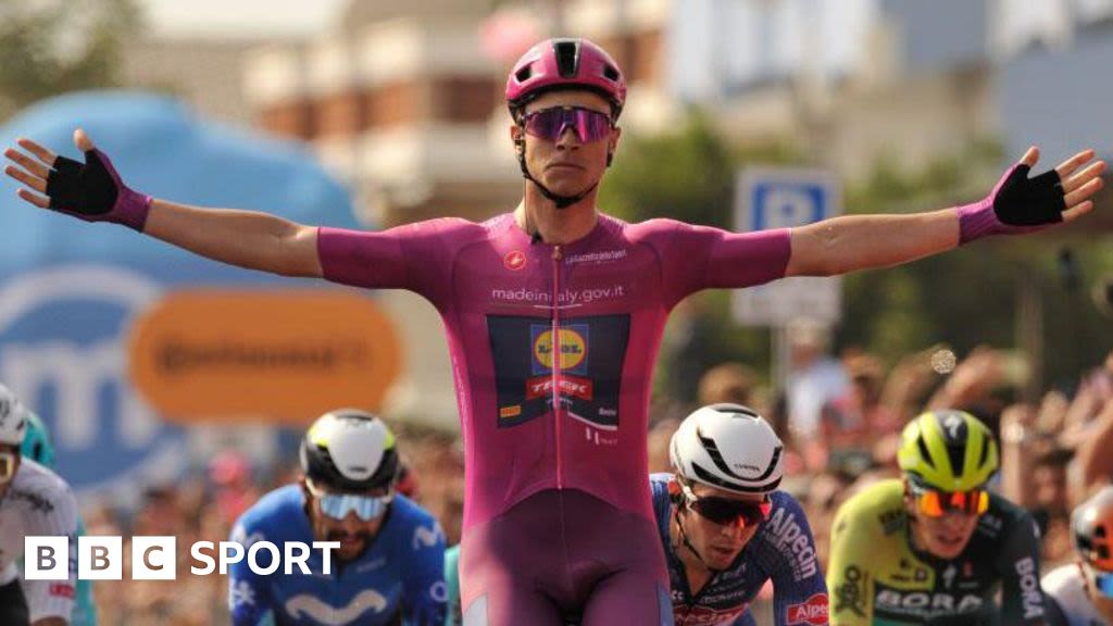 Giro d'Italia: Jonathan Milan sprints to stage 11 win as Tadej Pogacar retains overall lead