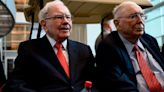 Warren Buffett holds first Berkshire Hathaway meeting without Charlie Munger