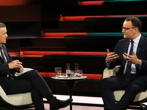 "Ziemlich breitbeinig": Jens Spahn eckt mit selbstbewusster Haltung an