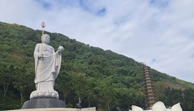 花蓮壽豐鄉和南寺藥師佛像 頸部斷裂頭墜地