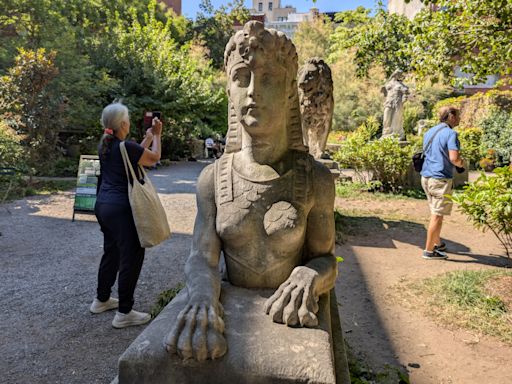 Neoyorquinos luchan por conservar un oasis repleto de estatuas en el corazón de Manhattan