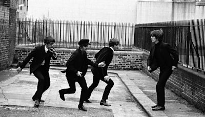 Cuando Los Beatles llegaron al cine: el acorde más misterioso de la historia y el error de Ringo que se volvió un éxito