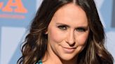 Jennifer Love Hewitt Hilariously Responds To Claims That Her Face Looks Different