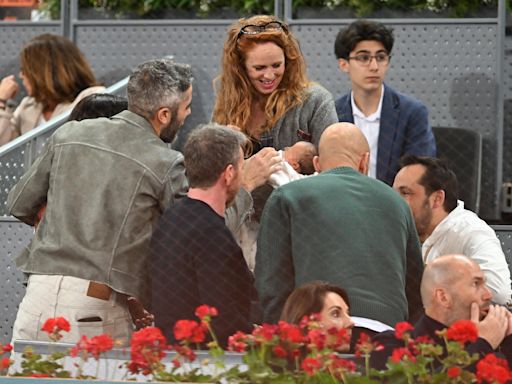 El tierno momento del Rey Felipe VI con la hija recién nacida de María Castro