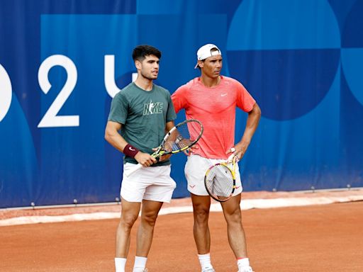 Nadal disipa las dudas y entrena de nuevo junto a Alcaraz en París