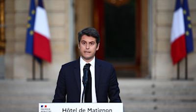 El primer ministro Gabriel Attal presenta su dimisión, Macron le pide mantenerse 'por el momento'