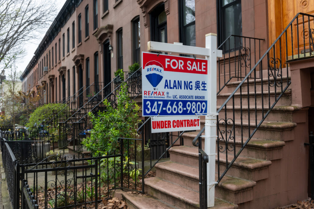 U.S. home prices hit a record high as sales fell. Here’s how housing experts explain the trend