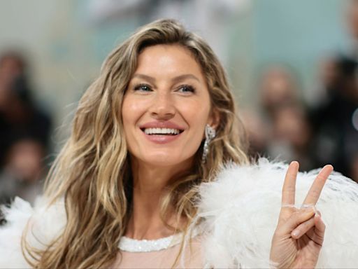 Gisele Bündchen Wore the Ultimate Rich Mom Swimsuit While Sunbathing on a Sand Dune
