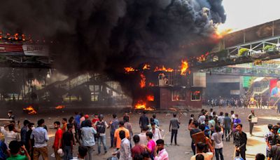 Tirs à balles réelles, couvre-feu… Au Bangladesh, un mouvement étudiant vire à l’émeute contre l’exécutif