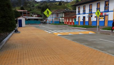 Satisfechos con las obras realizadas en San Félix, Salamina (Caldas)