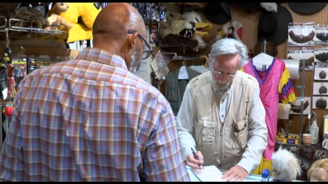 Longtime Midtown Memphis business Mr. Lincoln's Costume Shoppe to close after 33 years