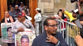 Abogado de familiares de los 43 normalistas de Ayotzinapa anuncia reunión con AMLO y Claudia Sheinbaum