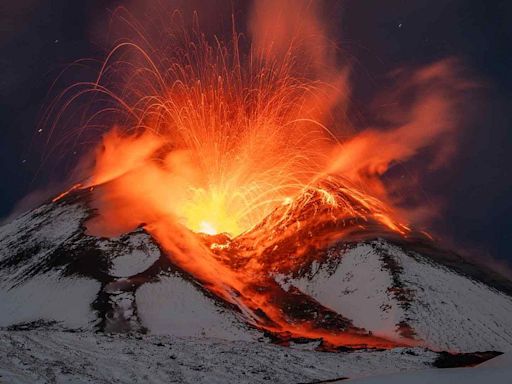 Mount Etna volcanic eruption closes Catania international airport