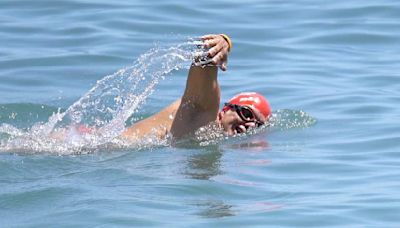 Jorge Crivillés vuelve a lanzarse al agua para unir las islas de Tabarca y Benidorm