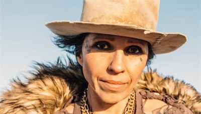 Linda Perry Opens Up About Self-Abuse, Nonstop Hustle in ‘Let It Die Here’ Trailer