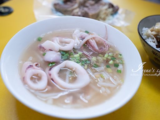 苗栗後龍覓食，被這家小卷米粉湯圈粉，湯頭鮮，豬腳飯有菜有蝦物超所值！