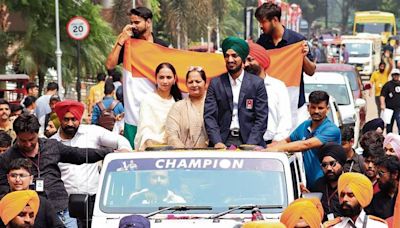 Arshdeep Singh gets rousing welcome on return to Chandigarh University